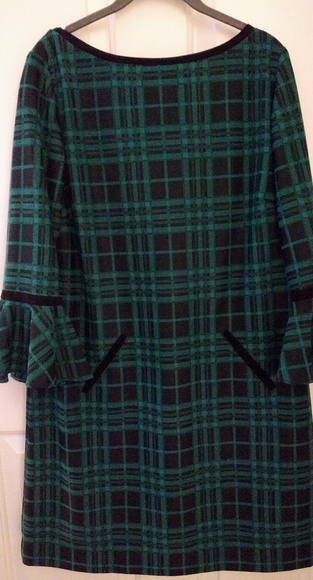 Tahari Dresses & Skirts - Tahari Plaid Fall/Winter Dress with Bell Sleeves